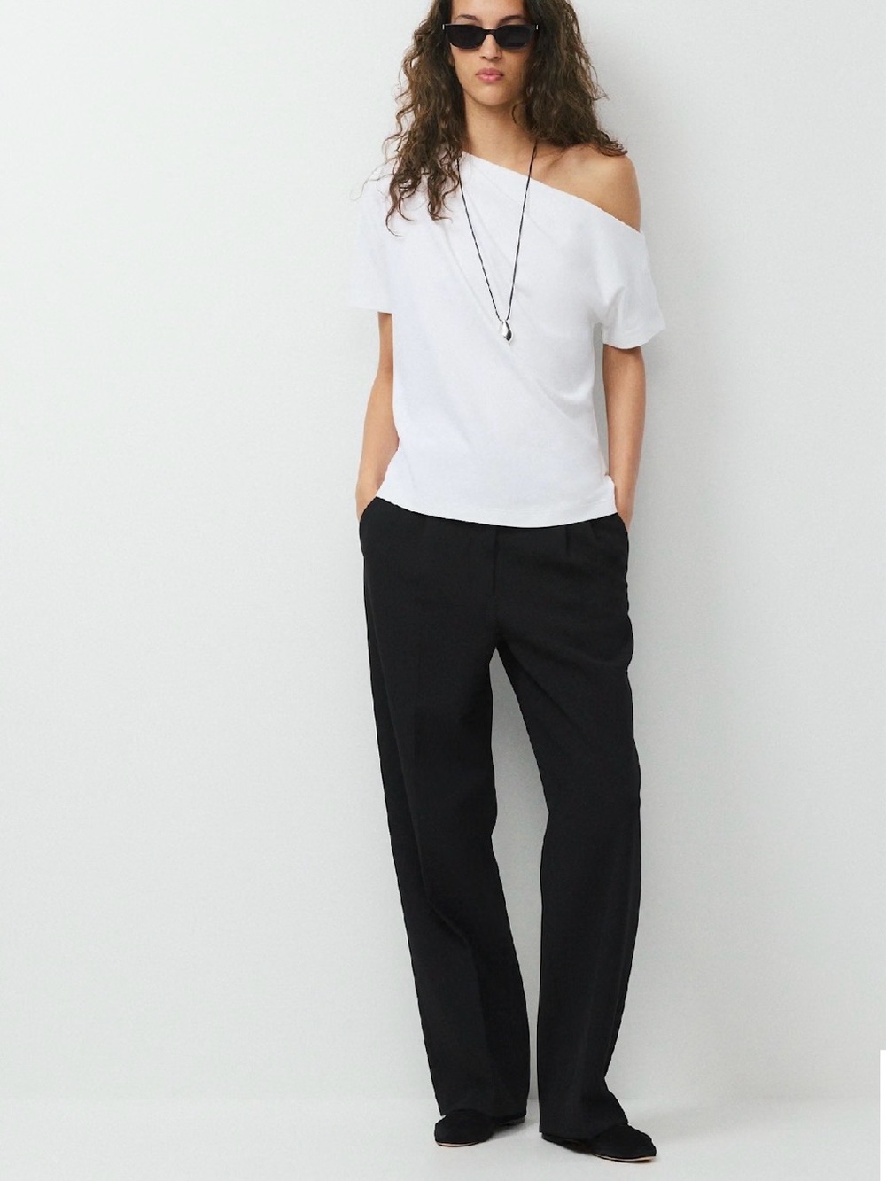 Aritzia script top, white